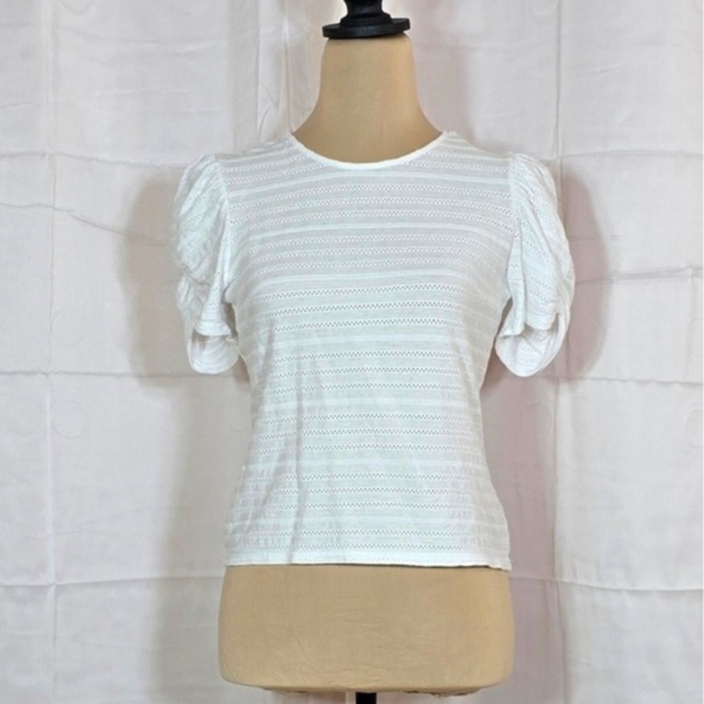 Express Womens XS White Eyelet Puff Sleeve Keyhole‎ Back Pointelle Top